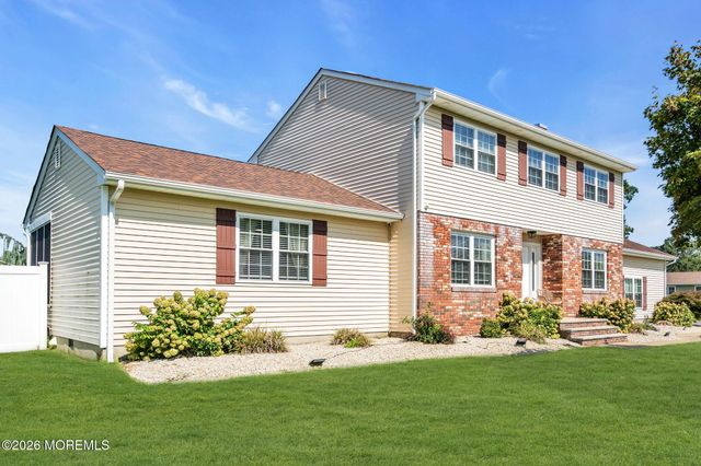 336 Twin Oaks Drive, Toms River, NJ 08753