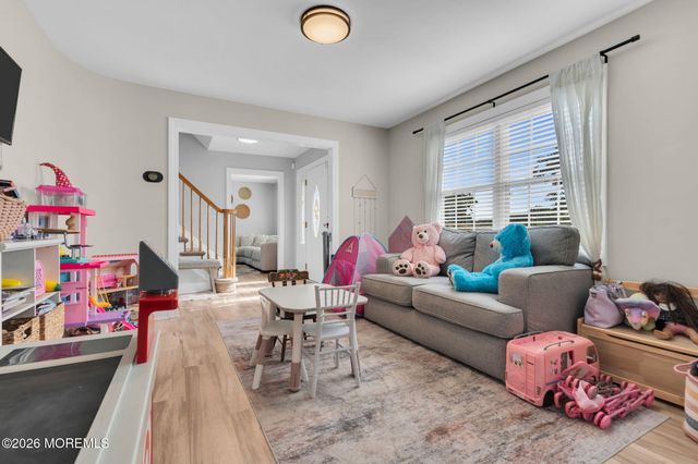 336 Twin Oaks Drive, Toms River, NJ 08753