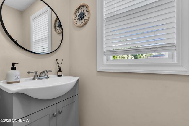 336 Twin Oaks Drive, Toms River, NJ 08753