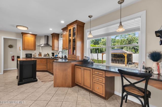 336 Twin Oaks Drive, Toms River, NJ 08753