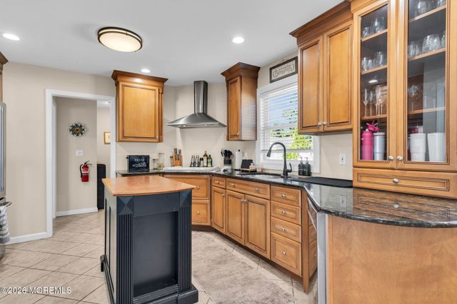 336 Twin Oaks Drive, Toms River, NJ 08753