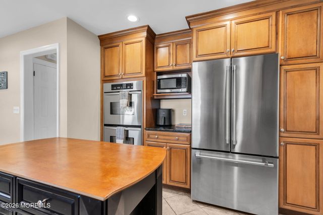 336 Twin Oaks Drive, Toms River, NJ 08753