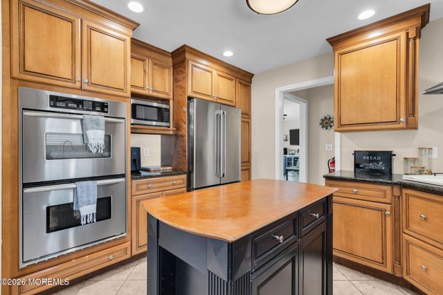 336 Twin Oaks Drive, Toms River, NJ 08753