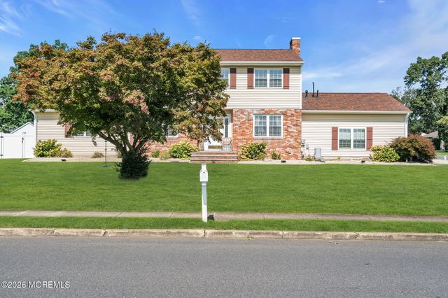 336 Twin Oaks Drive, Toms River, NJ 08753