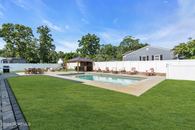 336 Twin Oaks Drive, Toms River, NJ 08753
