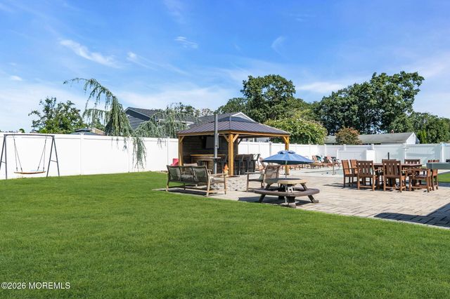 336 Twin Oaks Drive, Toms River, NJ 08753