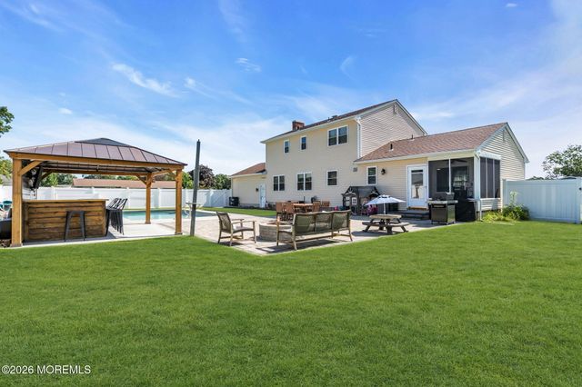 336 Twin Oaks Drive, Toms River, NJ 08753