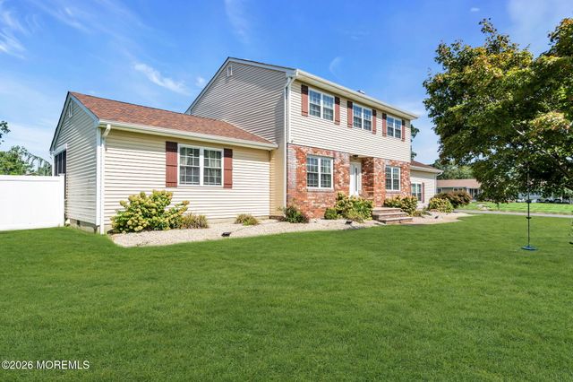 336 Twin Oaks Drive, Toms River, NJ 08753