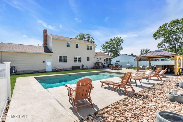 336 Twin Oaks Drive, Toms River, NJ 08753