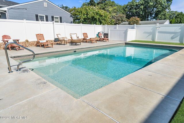 336 Twin Oaks Drive, Toms River, NJ 08753