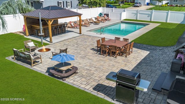 336 Twin Oaks Drive, Toms River, NJ 08753