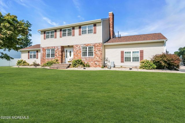 336 Twin Oaks Drive, Toms River, NJ 08753
