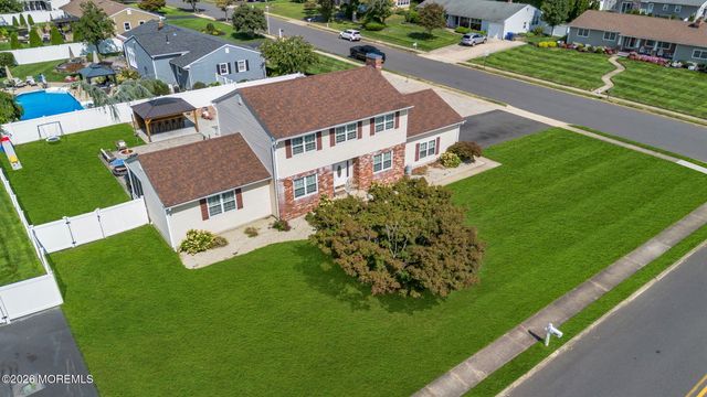 336 Twin Oaks Drive, Toms River, NJ 08753