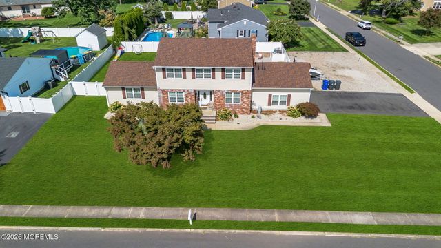 336 Twin Oaks Drive, Toms River, NJ 08753