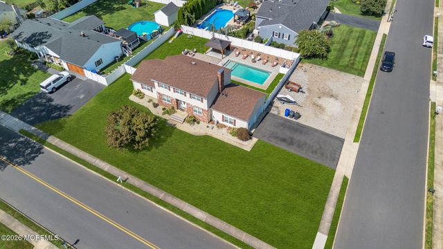 336 Twin Oaks Drive, Toms River, NJ 08753