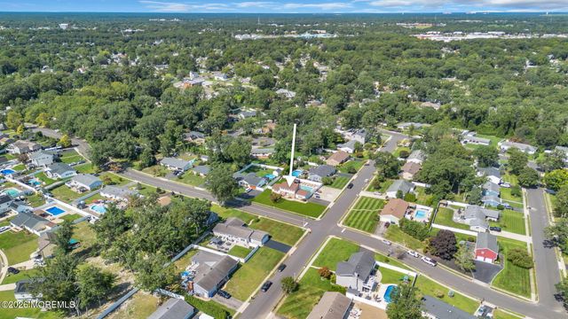 336 Twin Oaks Drive, Toms River, NJ 08753