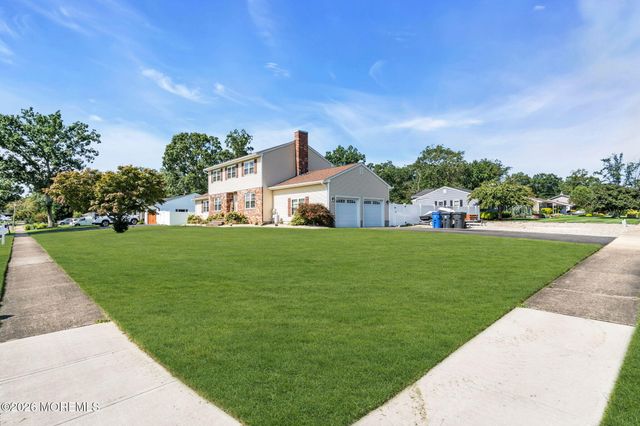 336 Twin Oaks Drive, Toms River, NJ 08753