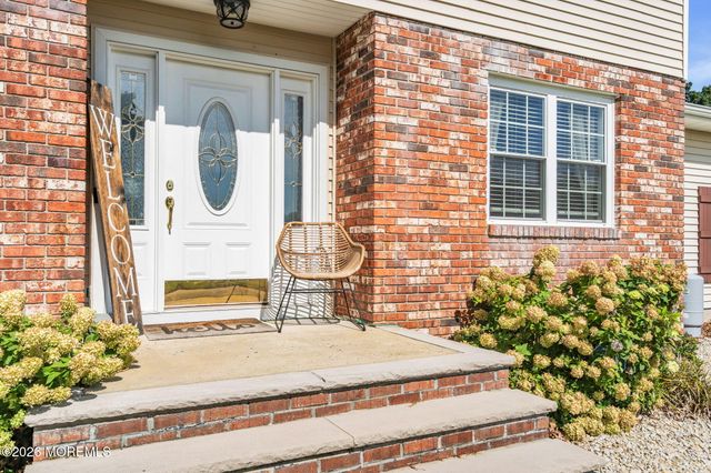 336 Twin Oaks Drive, Toms River, NJ 08753