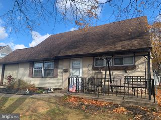 24 CONIFER RD, Levittown, PA 19057