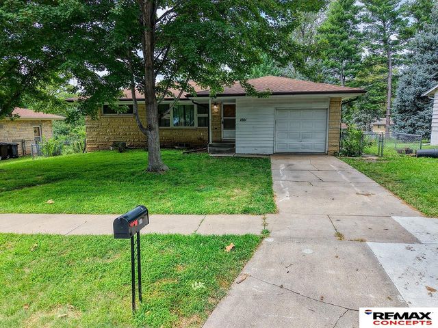 1801 E Manor Drive, Lincoln, NE 68506