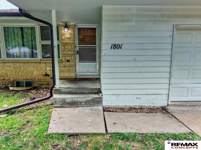 1801 E Manor Drive, Lincoln, NE 68506