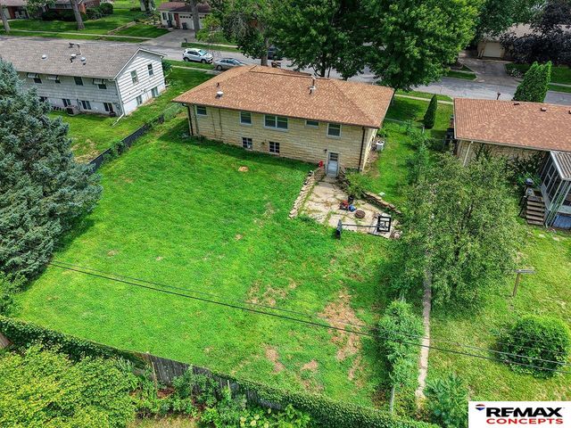 1801 E Manor Drive, Lincoln, NE 68506