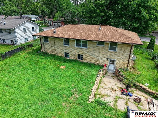 1801 E Manor Drive, Lincoln, NE 68506
