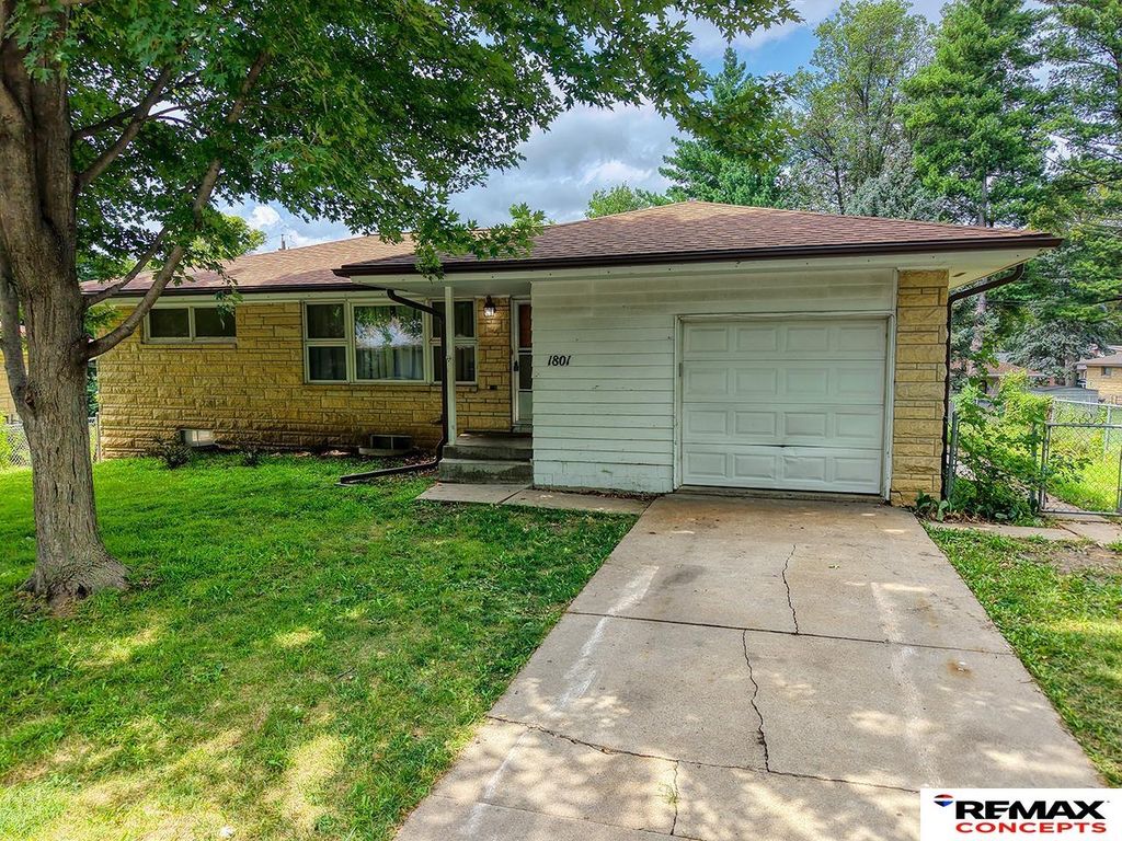 1801 E Manor Drive, Lincoln, NE 68506