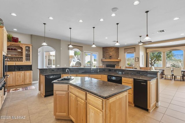 446 E Bent Branch Place, Green Valley, AZ 85614