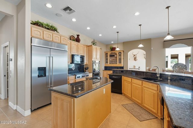 446 E Bent Branch Place, Green Valley, AZ 85614