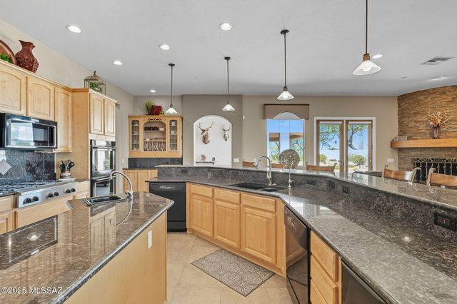 446 E Bent Branch Place, Green Valley, AZ 85614
