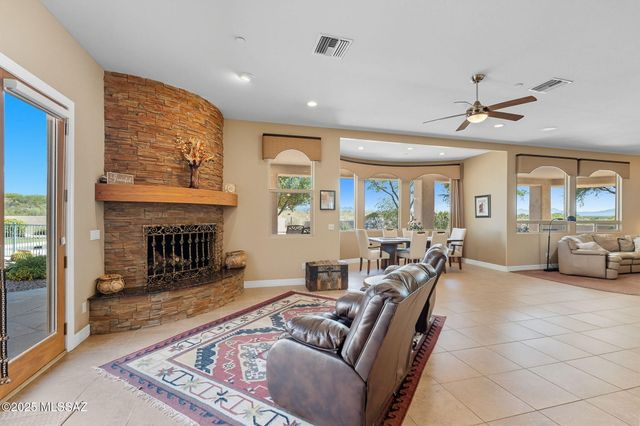 446 E Bent Branch Place, Green Valley, AZ 85614