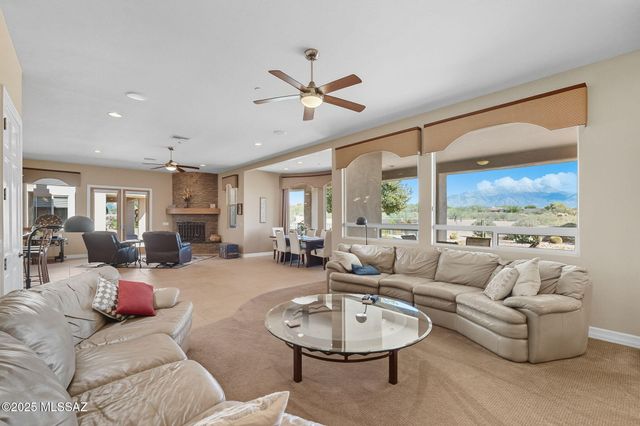 446 E Bent Branch Place, Green Valley, AZ 85614