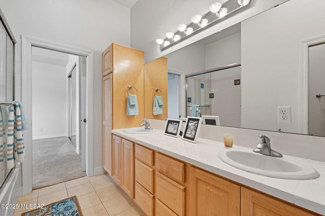 446 E Bent Branch Place, Green Valley, AZ 85614