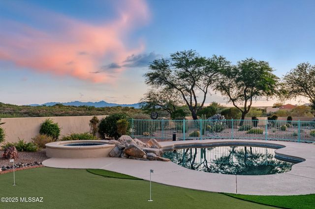 446 E Bent Branch Place, Green Valley, AZ 85614