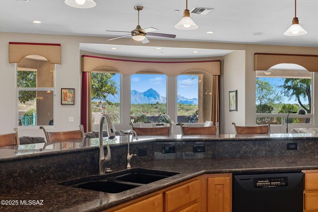 446 E Bent Branch Place, Green Valley, AZ 85614