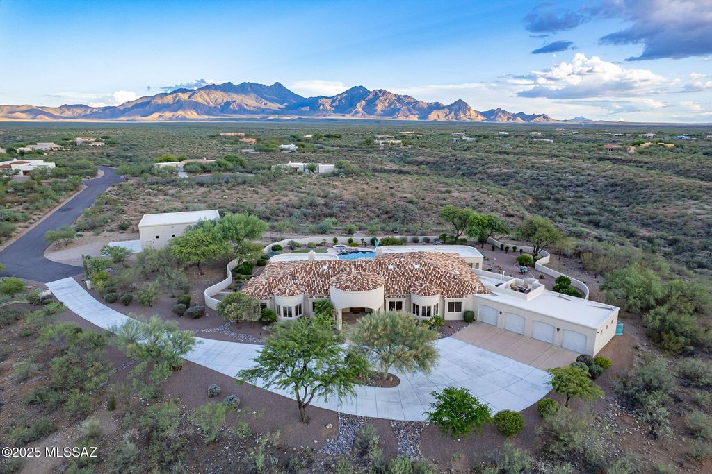 446 E Bent Branch Place, Green Valley, AZ 85614