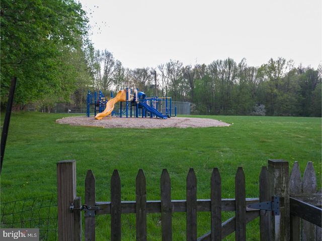 85 LAWN PARK AVE, Lawrence, NJ 08648