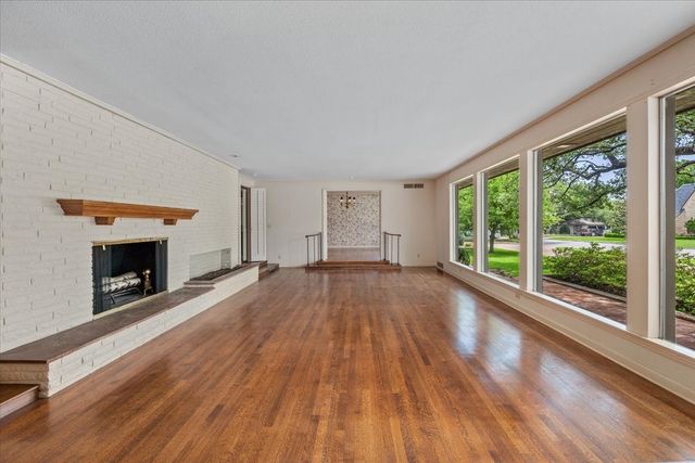 2900 Simondale Drive, Fort Worth, TX 76109