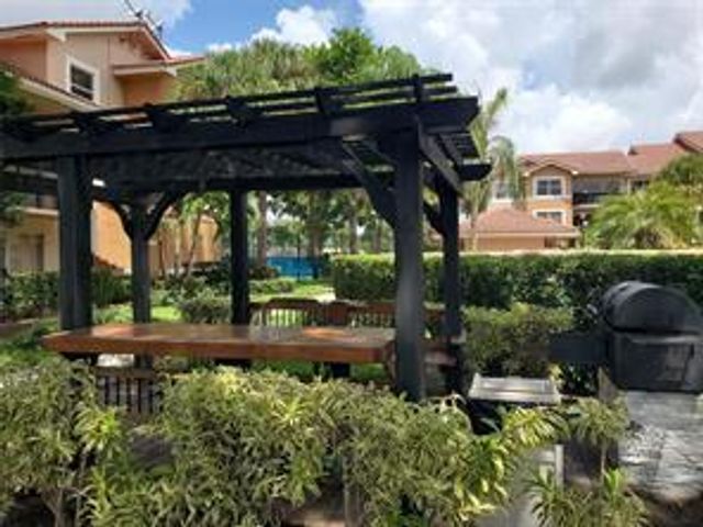 8871 Wiles Road 207, Coral Springs, FL 33067