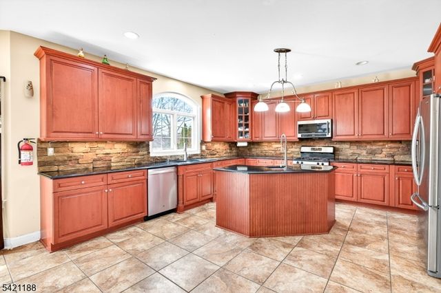 6 Hunter Dr, Mount Olive Twp., NJ 07828