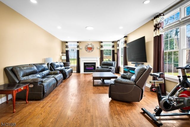 6 Hunter Dr, Mount Olive Twp., NJ 07828