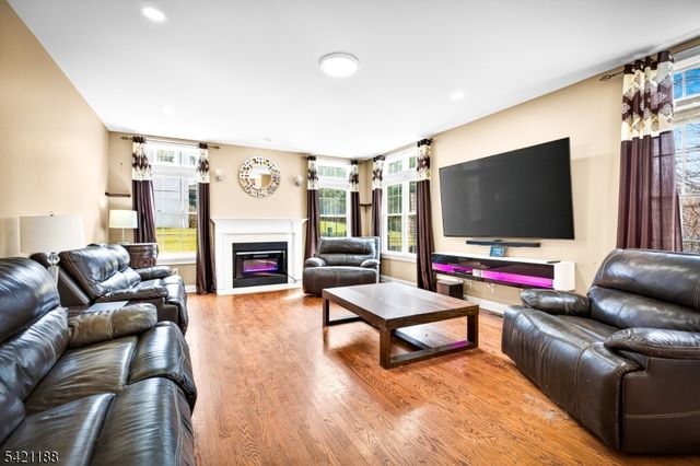 6 Hunter Dr, Mount Olive Twp., NJ 07828