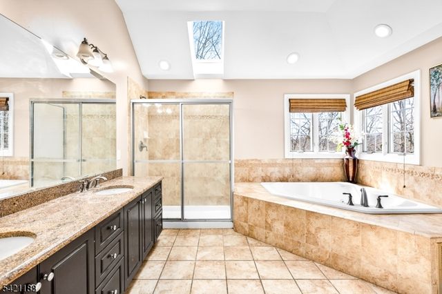 6 Hunter Dr, Mount Olive Twp., NJ 07828