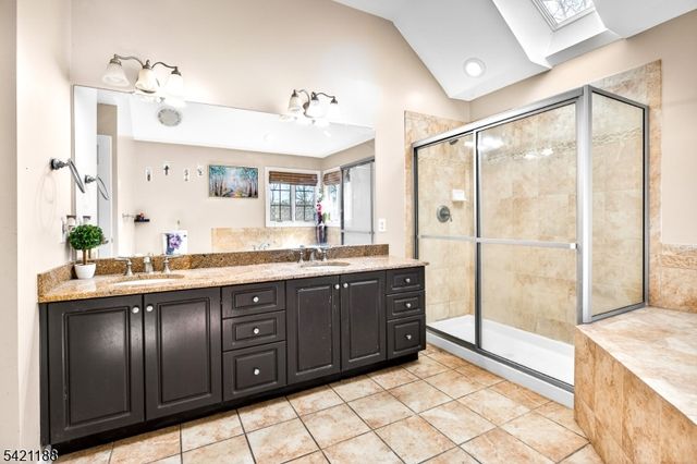 6 Hunter Dr, Mount Olive Twp., NJ 07828