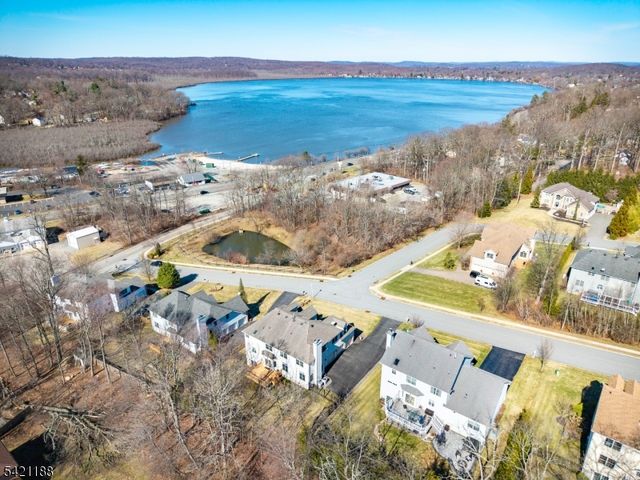 6 Hunter Dr, Mount Olive Twp., NJ 07828