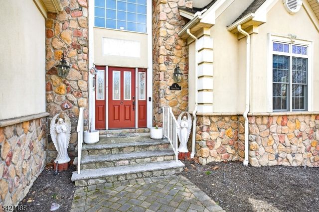 6 Hunter Dr, Mount Olive Twp., NJ 07828