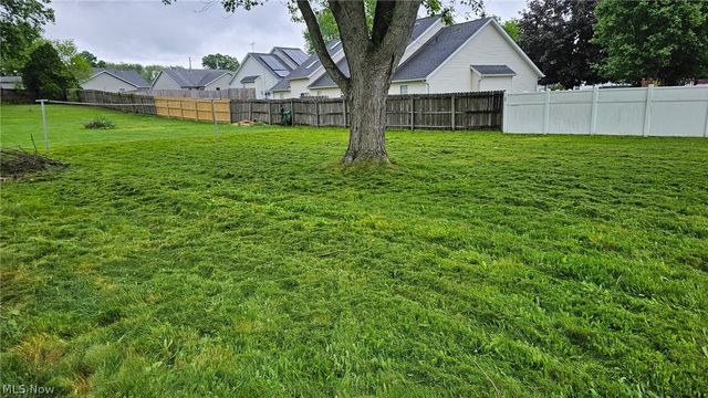 2010 38th Street NE, Canton, OH 44705