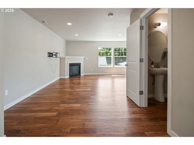 7578 Se DIVISION St C, Portland, OR 97206