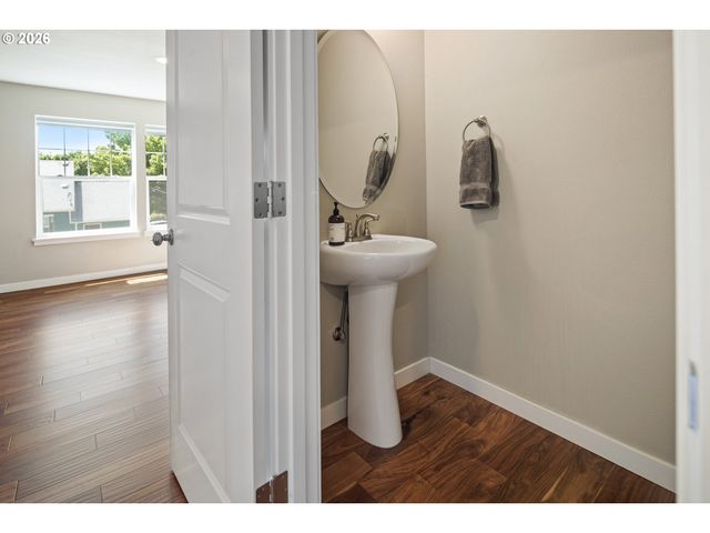7578 Se DIVISION St C, Portland, OR 97206